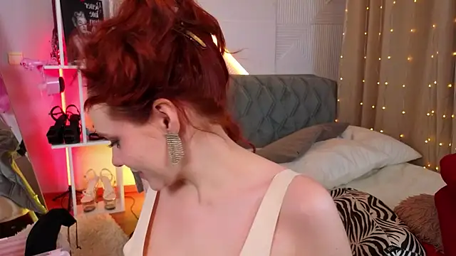 PollyVinice online show from November 20, 2025, 11:44 am