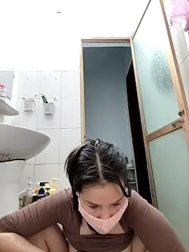 Snapshot of simsim-00 chatting on December 16, 2025, 7:40 pm simsim-00 online show from December 16, 2025, 7:40 pm