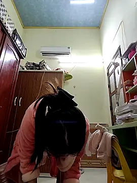 Snapshot of simsim-00 chatting on February 14, 2026, 2:12 am simsim-00 online show from February 14, 2026, 2:12 am