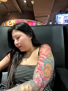 Snapshot of flower520hua chatting on October 1, 2025, 6:01 pm flower520hua online show from October 1, 2025, 6:01 pm