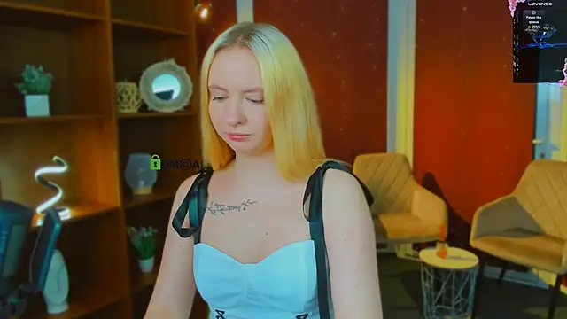 mila glow1 online show from March 11, 2026, 1:05 pm