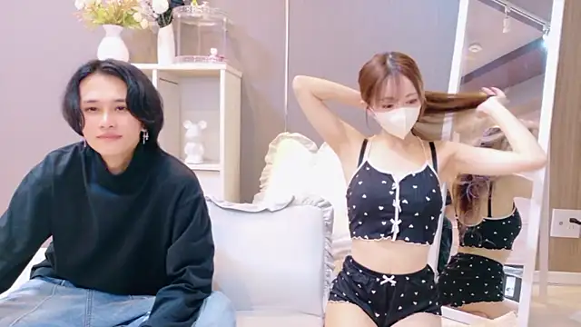 RIRI-style online show from November 22, 2025, 8:35 am