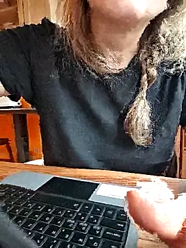 Snapshot of Horny_mummy chatting on February 25, 2026, 8:14 am Horny mummy online show from February 25, 2026, 8:14 am