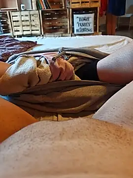 Snapshot of Horny_mummy chatting on February 18, 2026, 2:46 pm Horny mummy online show from February 18, 2026, 2:46 pm