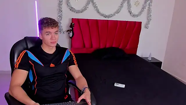 Snapshot of paull_george chatting on November 12, 2025, 2:43 pm paull george online show from November 12, 2025, 2:43 pm