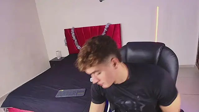 Snapshot of paull_george chatting on December 2, 2025, 5:25 pm paull george online show from December 2, 2025, 5:25 pm