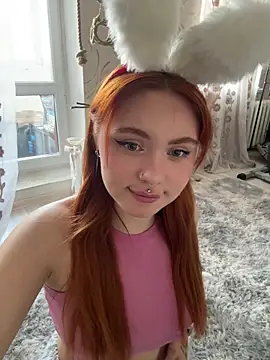 Snapshot of LunaMillie chatting on April 2, 2026, 10:22 am LunaMillie online show from April 2, 2026, 10:22 am