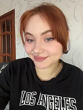 Snapshot of LunaMillie chatting on March 4, 2026, 11:29 am LunaMillie online show from March 4, 2026, 11:29 am