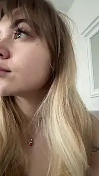 LunaMillie online show from December 17, 2025, 6:07 am