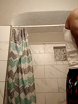 Snapshot of Dropdingo chatting on November 3, 2025, 4:32 pm Dropdingo online show from November 3, 2025, 4:32 pm