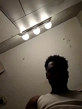 Snapshot of Dropdingo chatting on November 17, 2025, 4:33 pm Dropdingo online show from November 17, 2025, 4:33 pm