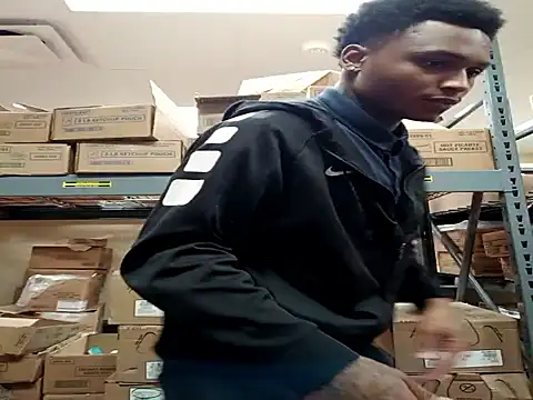 Snapshot of Dropdingo chatting on October 31, 2025, 1:46 am Dropdingo online show from October 31, 2025, 1:46 am