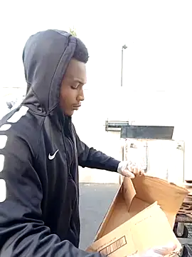 Snapshot of Dropdingo chatting on November 2, 2025, 3:06 pm Dropdingo online show from November 2, 2025, 3:06 pm