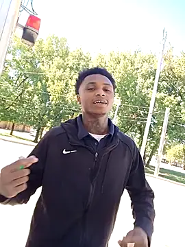 Snapshot of Dropdingo chatting on October 22, 2025, 5:56 pm Dropdingo online show from October 22, 2025, 5:56 pm