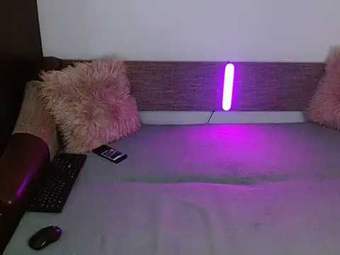 Snapshot of IvyClouds chatting on November 7, 2025, 8:08 am IvyClouds online show from November 7, 2025, 8:08 am