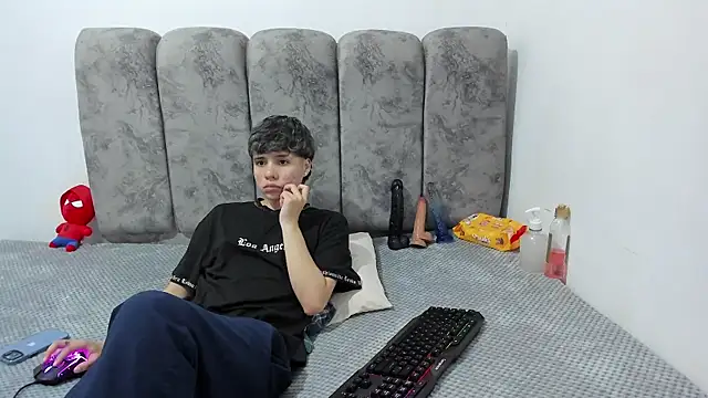Bruno Cruzz online show from May 7, 2026, 2:27 am