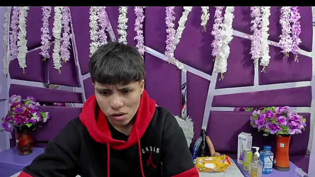 Snapshot of Bruno_Cruzz chatting on February 13, 2026, 2:11 am Bruno Cruzz online show from February 13, 2026, 2:11 am