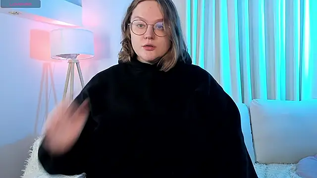 Snapshot of Alissa_S chatting on November 11, 2025, 4:24 pm Alissa S online show from November 11, 2025, 4:24 pm