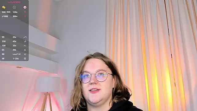 Snapshot of Alissa_S chatting on November 16, 2025, 12:43 pm Alissa S online show from November 16, 2025, 12:43 pm