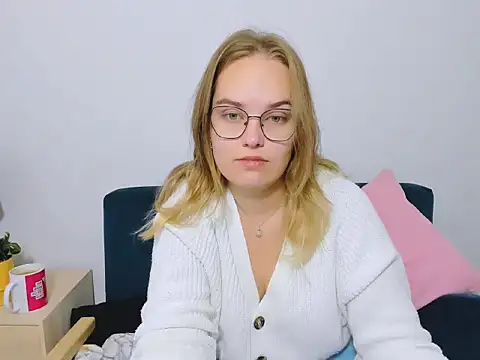 Snapshot of AliceCrazy69 chatting on October 4, 2025, 6:04 am AliceCrazy69 online show from October 4, 2025, 6:04 am