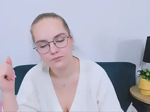 Snapshot of AliceCrazy69 chatting on December 16, 2025, 4:22 pm AliceCrazy69 online show from December 16, 2025, 4:22 pm