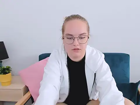 Snapshot of AliceCrazy69 chatting on October 3, 2025, 12:06 pm AliceCrazy69 online show from October 3, 2025, 12:06 pm