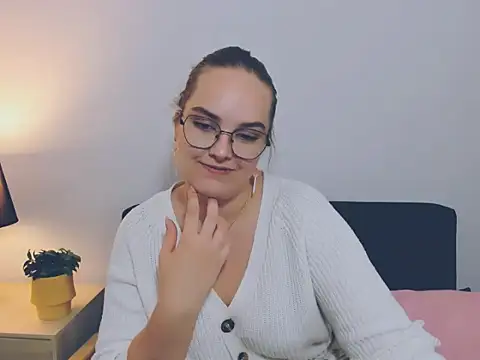 Snapshot of AliceCrazy69 chatting on October 13, 2025, 10:06 am AliceCrazy69 online show from October 13, 2025, 10:06 am