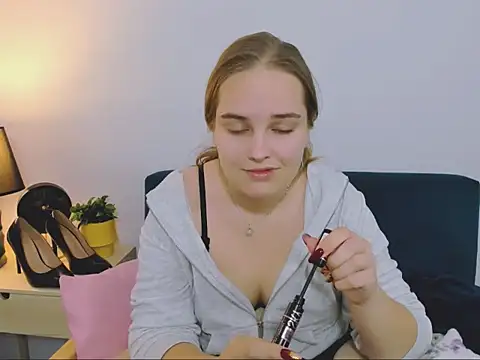 Snapshot of AliceCrazy69 chatting on November 28, 2025, 1:11 pm AliceCrazy69 online show from November 28, 2025, 1:11 pm