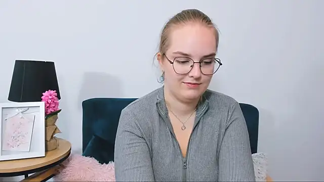 Snapshot of AliceCrazy69 chatting on September 15, 2025, 3:12 pm AliceCrazy69 online show from September 15, 2025, 3:12 pm