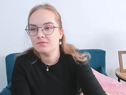 Snapshot of AliceCrazy69 chatting on October 20, 2025, 10:05 am AliceCrazy69 online show from October 20, 2025, 10:05 am