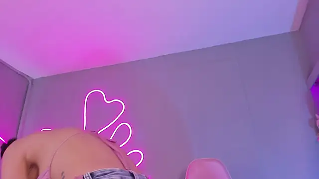 Snapshot of SammyRose_ chatting on May 21, 2026, 8:39 pm SammyRose online show from May 21, 2026, 8:39 pm