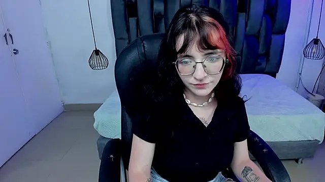 Snapshot of AfroditaLeclair chatting on November 6, 2025, 8:13 pm AfroditaLeclair online show from November 6, 2025, 8:13 pm