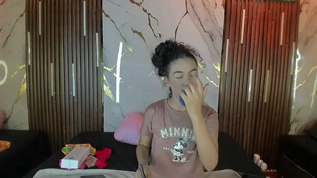 VictoriaDuart online show from October 11, 2025, 8:10 pm