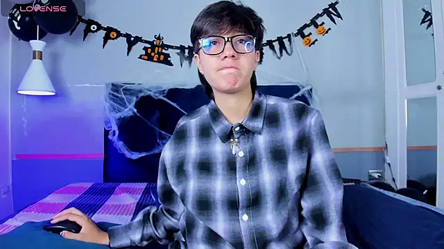 Snapshot of Tsuki_Maru chatting on October 23, 2025, 7:56 pm Tsuki Maru online show from October 23, 2025, 7:56 pm