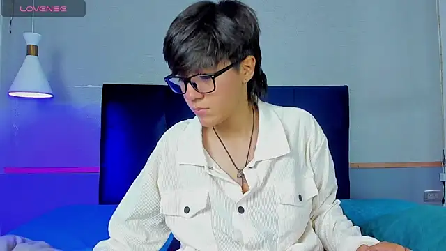 Snapshot of Tsuki_Maru chatting on November 3, 2025, 8:12 pm Tsuki Maru online show from November 3, 2025, 8:12 pm