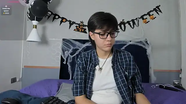 Snapshot of Tsuki_Maru chatting on October 22, 2025, 8:30 pm Tsuki Maru online show from October 22, 2025, 8:30 pm