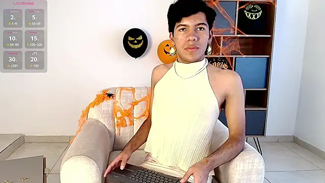 Snapshot of E_R_O_S_ chatting on November 2, 2025, 7:52 pm E R O S online show from November 2, 2025, 7:52 pm