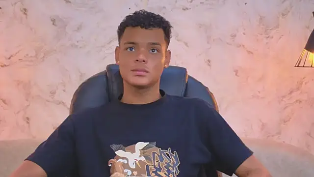 Snapshot of Valentino_Thompson chatting on October 7, 2025, 7:37 pm Valentino Thompson online show from October 7, 2025, 7:37 pm