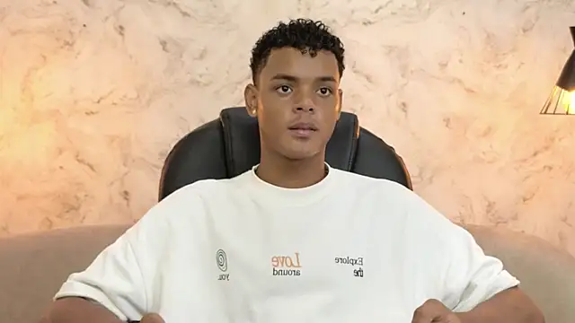 Snapshot of Valentino_Thompson chatting on October 9, 2025, 8:09 pm Valentino Thompson online show from October 9, 2025, 8:09 pm