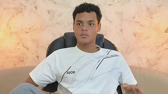 Snapshot of Valentino_Thompson chatting on September 28, 2025, 7:32 pm Valentino Thompson online show from September 28, 2025, 7:32 pm