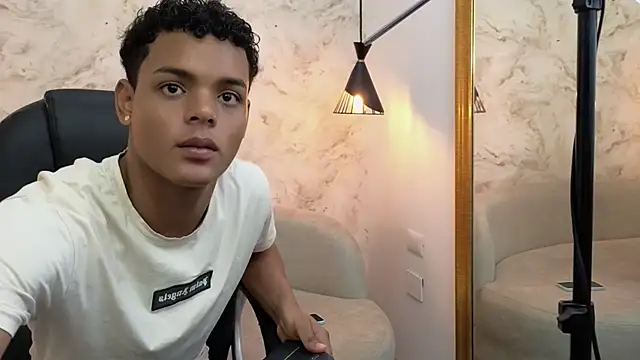 Snapshot of Valentino_Thompson chatting on September 18, 2025, 7:39 pm Valentino Thompson online show from September 18, 2025, 7:39 pm
