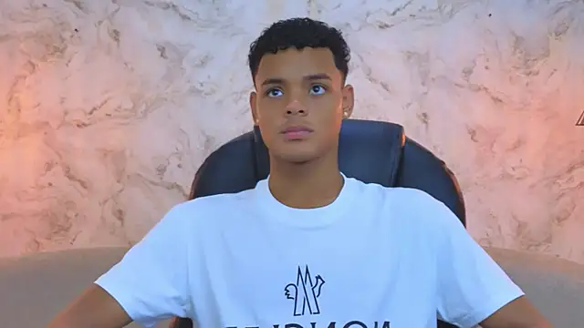 Snapshot of Valentino_Thompson chatting on October 8, 2025, 7:47 pm Valentino Thompson online show from October 8, 2025, 7:47 pm