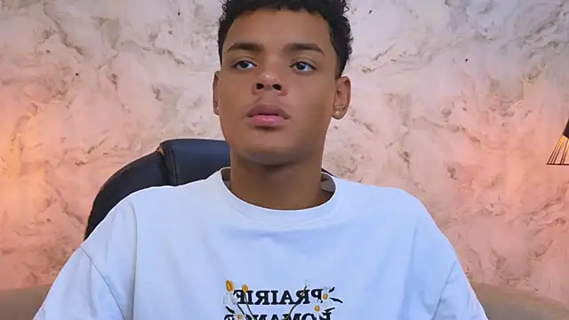 Snapshot of Valentino_Thompson chatting on October 12, 2025, 7:37 pm Valentino Thompson online show from October 12, 2025, 7:37 pm