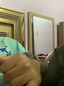 Snapshot of FlungBergenia chatting on October 21, 2025, 1:43 pm FlungBergenia online show from October 21, 2025, 1:43 pm