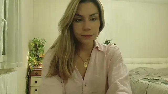 wonderalice31 online show from October 7, 2025, 7:04 pm