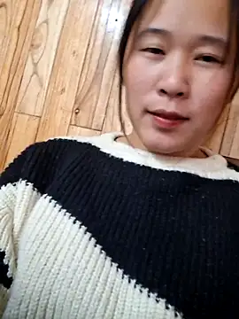 ALIENHR38 online show from November 12, 2025, 1:04 pm