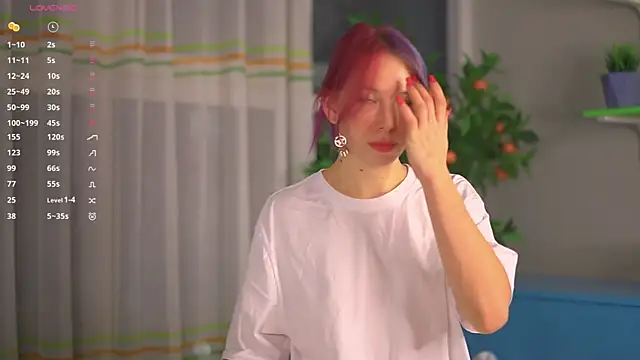 JuliannaWenger online show from November 17, 2025, 4:44 pm