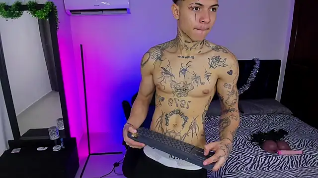 Snapshot of john_mystic chatting on December 19, 2025, 2:04 am john mystic online show from December 19, 2025, 2:04 am