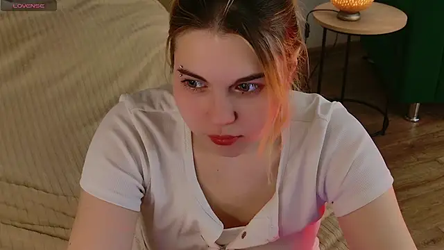 Snapshot of Evie_Vall chatting on November 30, 2025, 5:25 pm Evie Vall online show from November 30, 2025, 5:25 pm