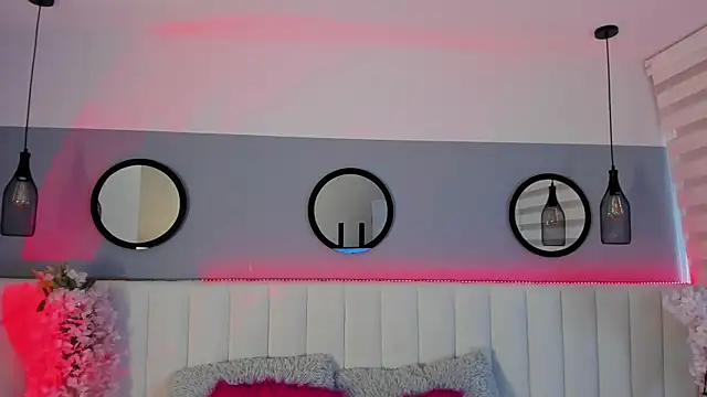 Mila Hank  online show from September 12, 2025, 1:11 pm